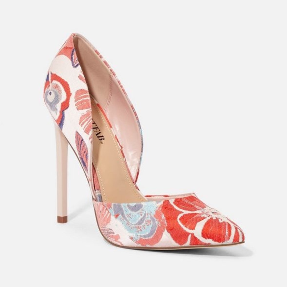 Monika D'orsay Pump